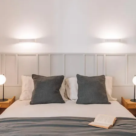 Ferreira - 2 Bedrooms In Campo De Ourique Apartmán *